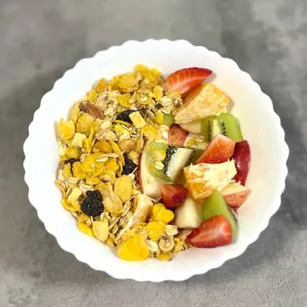 Yogurt con frutas y granola