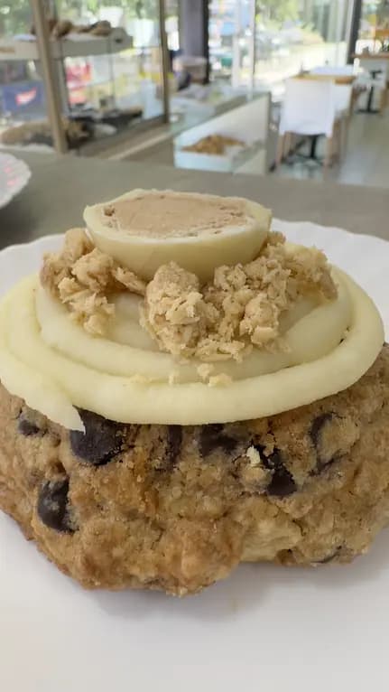 Cookie Rellena de pasta de mani y mantecol.