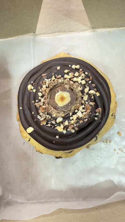 Cookie Rellena de Nutella y Ferrero Rocher.