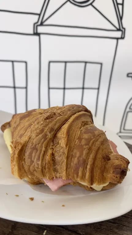 Croissant Relleno de J&Q